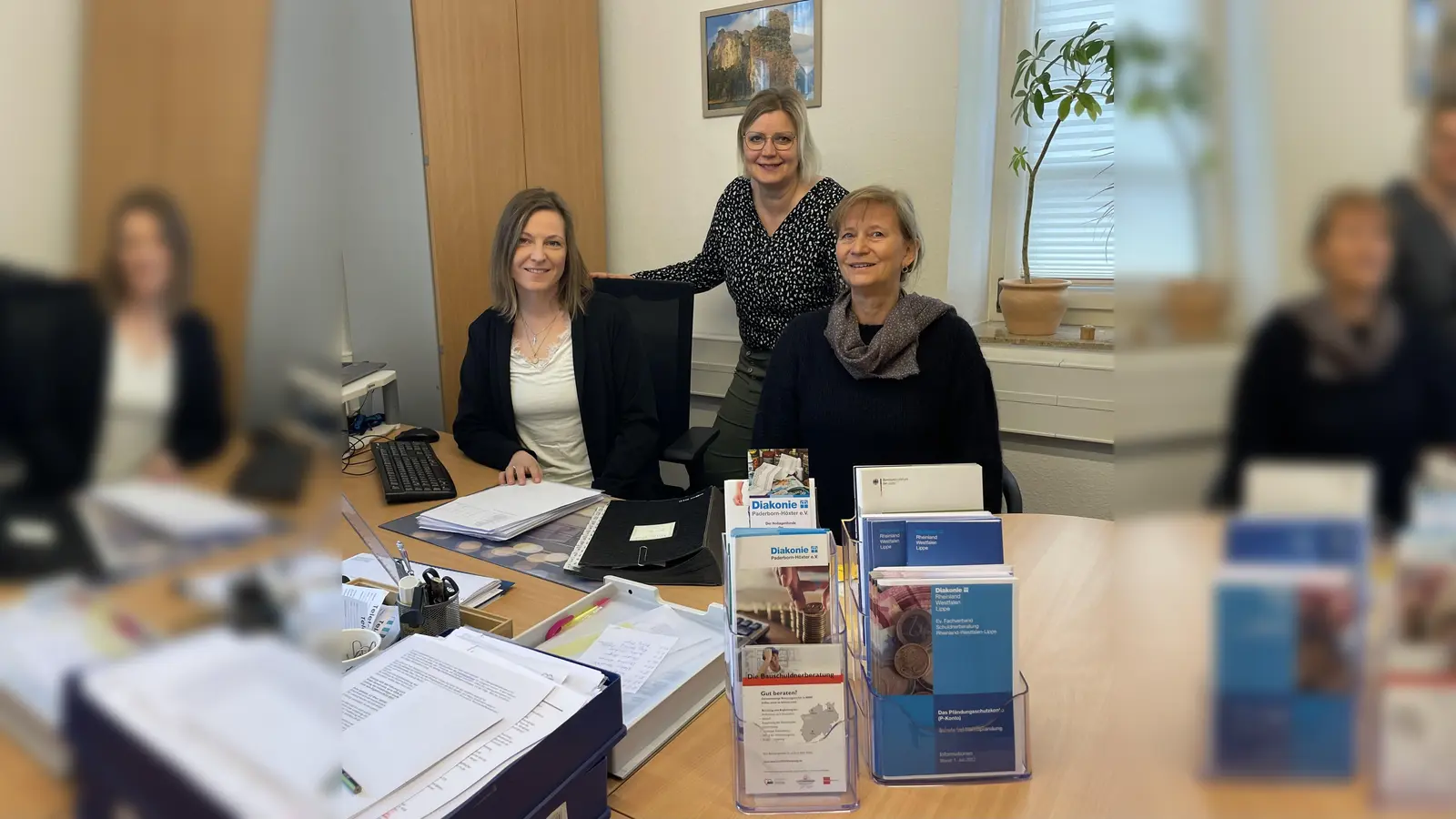 (v.l.) Anja Auspurg, Heike Kevenhörster und Herta Deuermeier (Team der Schuldner-und Insolvenzberatung). (Foto: Diakonie Paderborn-Höxter e.V.)