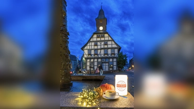 Unter dem Motto „Schlemmen und Shoppen” findet jedes Jahr im Oktober in der Uslarer Altstadt der Herbstzauber statt. (Foto: Touristik-Information Uslar)