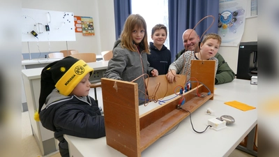 Viel Freude bereiteten den Besucherinnen und Besuchern u. a. die Experimente im Fachraum Physik. (Foto: privat)