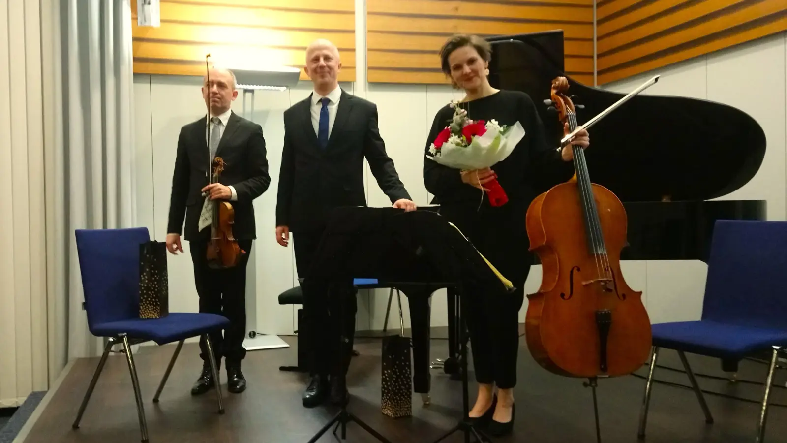 Das Panufnik Trio trat in Bad Driburg auf (v.l.): Pawel Zuzanski/Violine, Artur Pacewicz/Klavier und Lynda Anne Cortis/Cello. (Foto: Doris Dietrich)