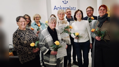 V.l.: Brigitte Stute (Kursleitung), Alexander Alme, Hildegard Berbüsse, Iris Roggenbruck, Monika Depeweg, Marlies Schuster, Thomas Meier, Susanne Michels, Tim Hornung und Daniela Nowak-Henkel (Vorsitzende der Hospizgruppe Brakel e.V.). (Foto: privat)